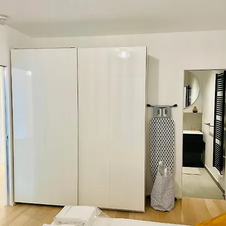 New & Large 1 Bedroom In Center- Terrace & Parking Apartment