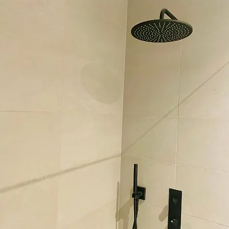 New & Large 1 Bedroom In Center- Terrace & Parking *